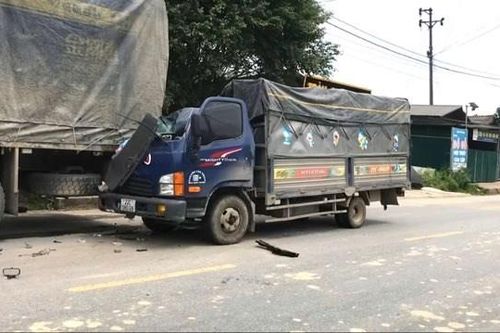 Xe tải tông xe đầu kéo khiến 3 người thương vong