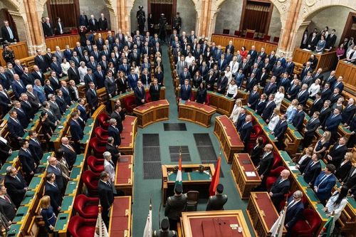 Điện mừng lãnh đạo cấp cao Hungary