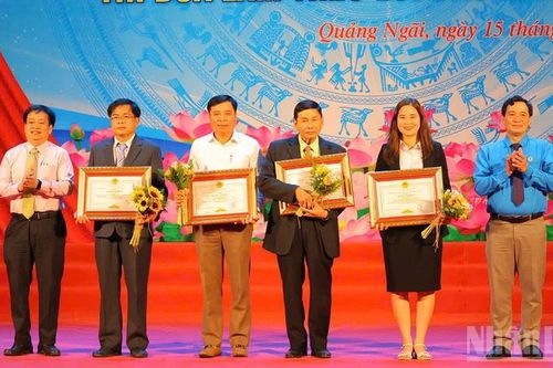 Quảng Ngãi biểu dương tập thể, cá nhân tiêu biểu thi đua làm theo lời Bác