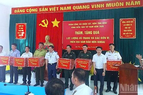 Cảnh sát biển thăm và 'tiếp sức' cụm đảo Hòn Khoai