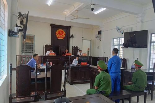 'Ăn cám trả vàng'
