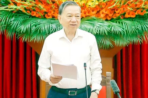 Nâng tầm báo cáo tổng kết thành một bản tuyên ngôn phát triển của Đảng