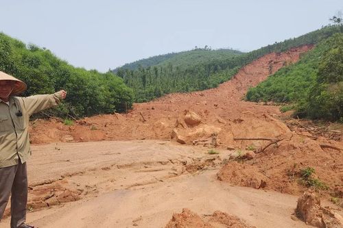 Đất sản xuất bị vùi lấp, nông dân gặp khó