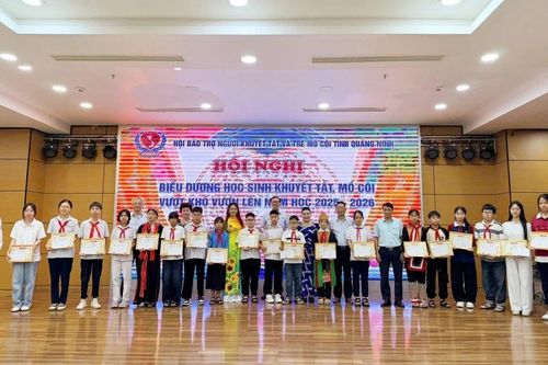 Quảng Ninh biểu dương học sinh khuyết tật, mồ côi tiêu biểu vượt khó vươn lên