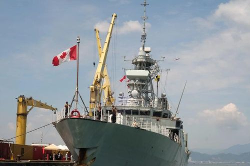 Tàu Hải quân Hoàng gia Canada Charlottetown thăm Đà Nẵng