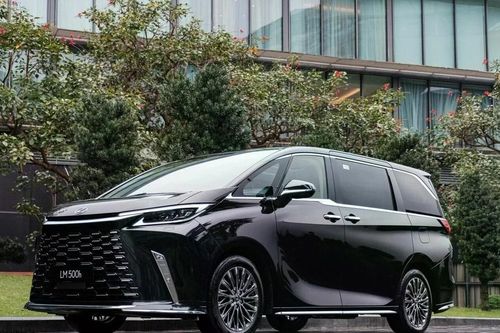 Thêm xe Lexus hybrid được giảm giá tại Việt Nam