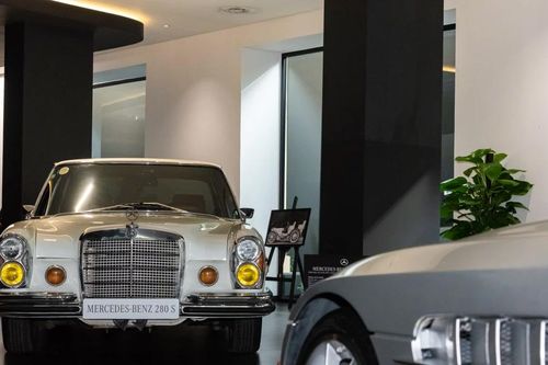 Ngắm dàn xe Mercedes cổ hội tụ tại Hà Nội