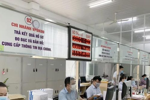 Cán bộ cấp sổ đỏ tối đa 5 năm phải chuyển công tác