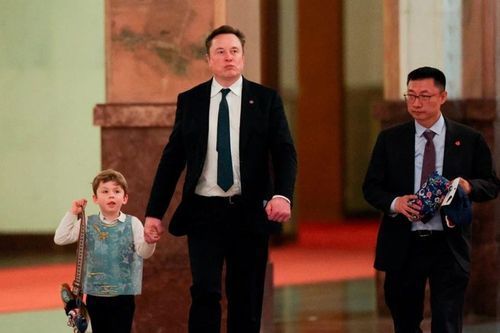Con trai tỷ phú Elon Musk gây chú ý ở Bắc Kinh