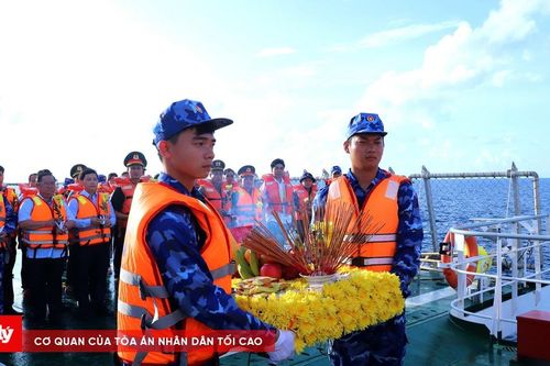Lễ tưởng niệm linh thiêng giữa vùng biển Tây Nam của Tổ quốc