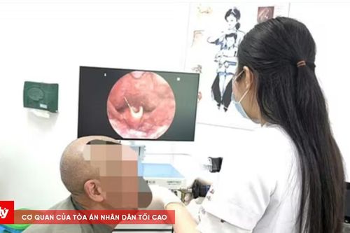 Suýt tắc đường thở vì thói quen nhai đá lạnh