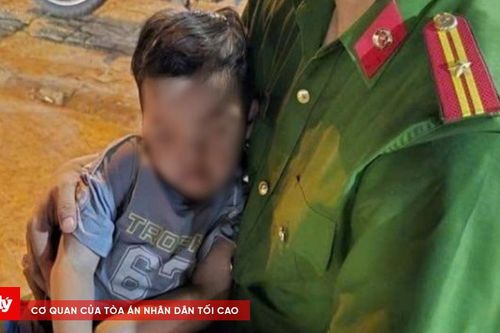 Công an kịp thời hỗ trợ cháu bé 2 tuổi bị lạc về với gia đình