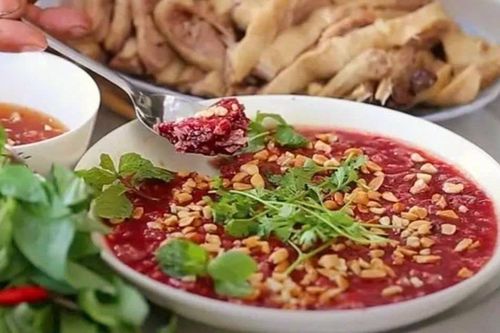 31 người có triệu chứng ngộ độc sau khi ăn tiết canh vịt