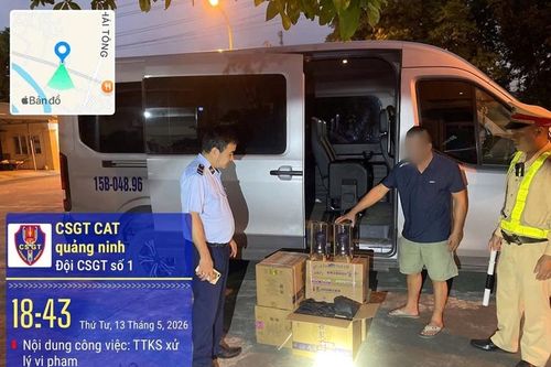 Phát hiện ô tô khách chở 6 thùng rượu nhãn mác nước ngoài không rõ nguồn gốc