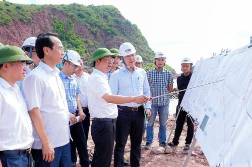 Phó Chủ tịch Thường trực UBND tỉnh kiểm tra, chỉ đạo tháo gỡ vướng mắc Dự án Cảng nước sâu Cửa Lò