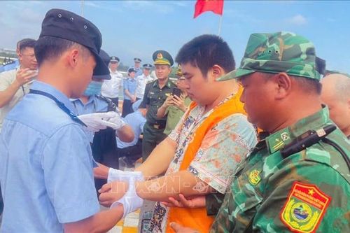 Trao trả 33 công dân Trung Quốc vi phạm pháp luật Việt Nam cho Trung Quốc