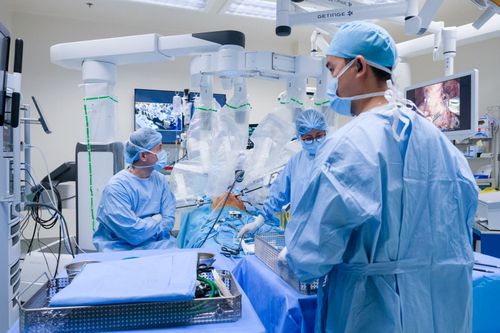 Việt Nam tăng tốc làm chủ phẫu thuật robot điều trị ung thư