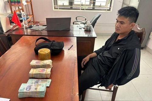 Bắt 2 đối tượng bán đá thiên thạch giả, chiếm đoạt 400 triệu đồng