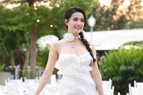 Sắc vóc 'vạn người mê' của Hoa hậu Phan Thị Mơ, tuổi 36 vẫn độc thân