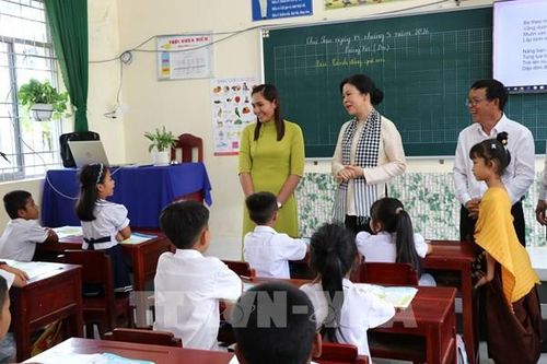 Vĩnh Long: Lan tỏa yêu thương từ 'Bữa ăn dinh dưỡng' cho học sinh