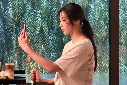Nữ diễn viên Kim Sa Rang gây ấn tượng với vẻ đẹp trẻ trung ở tuổi U50