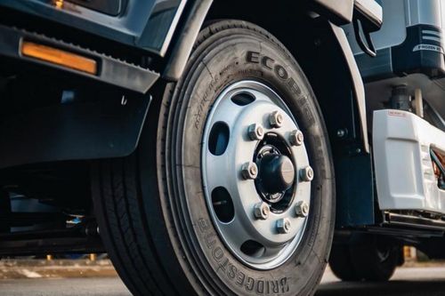 Bridgestone và ISUZU thúc đẩy xu hướng lốp không săm cho xe tải trung