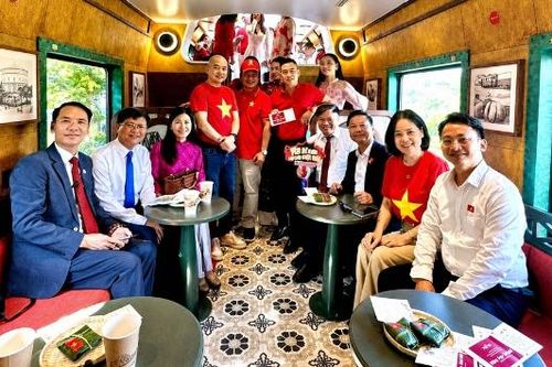 Chuyến tàu 'Hà Nội 5 cửa ô': Kết nối di sản Thăng Long - Kinh Bắc