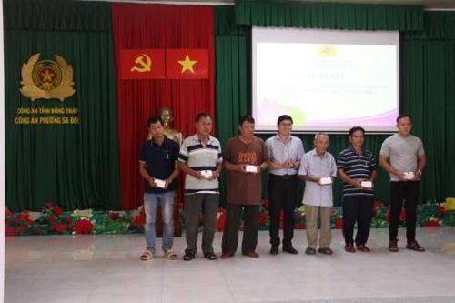 Ra mắt mô hình 'Lắp đặt cầu dao chống cháy, nổ cho các hộ dân' tại phường Sa Đéc