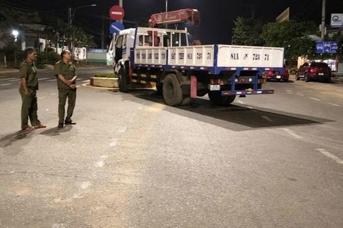Xe tải cẩu nghi mất phanh gây tai nạn khiến tài xế tử vong