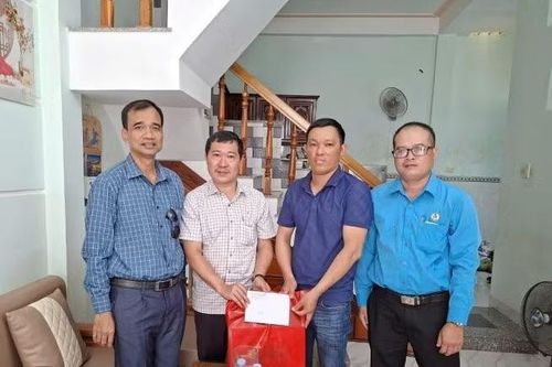 Gia Lai: Thăm, tặng quà cho nạn nhân bị tai nạn lao động