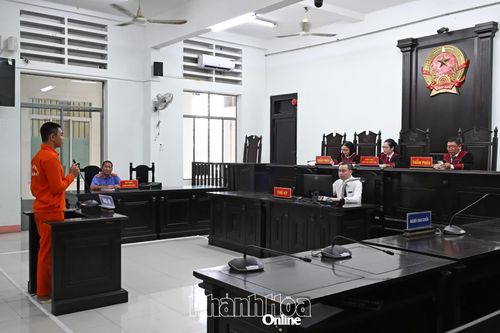 Giật điện thoại, thanh niên lãnh 4 năm 6 tháng tù