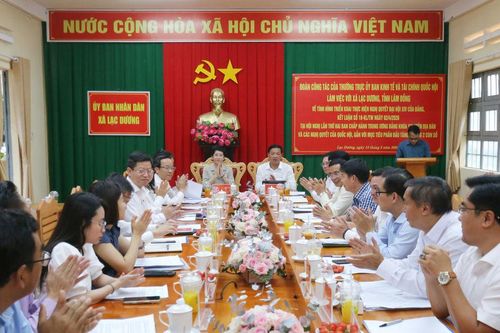 Ủy ban Kinh tế và Tài chính của Quốc hội làm việc với xã Lạc Dương
