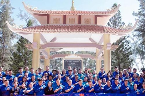 Tuổi trẻ Lâm Đồng nối nhịp nghĩa tình nơi đảo xa