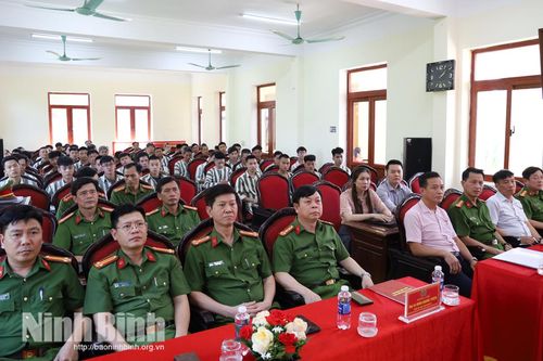 Trại tạm giam số 1 (Công an tỉnh) tuyên truyền về đặc xá, tư vấn tín dụng và hướng nghiệp cho phạm nhân