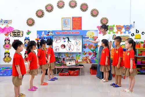 Vòng tay ấm cho trẻ em