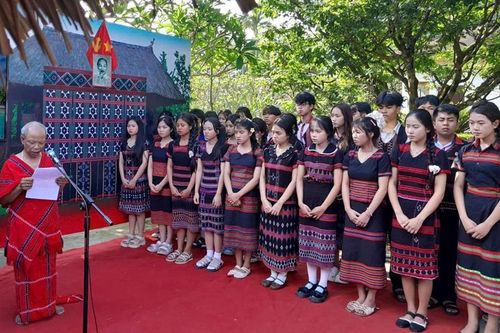 Tái hiện nghi lễ đồng bào các dân tộc thiểu số mang họ Hồ