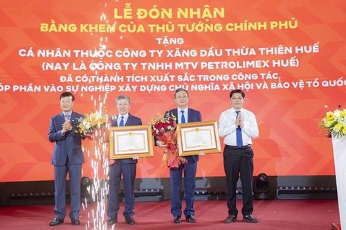 Petrolimex Huế trao tặng 2 tỷ đồng cho Quỹ an sinh xã hội thành phố