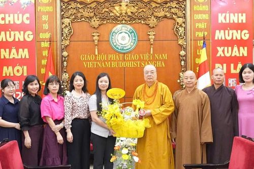 Văn phòng Trung ương GHPGVN tiếp đoàn Trung ương Hội Liên hiệp Phụ nữ VN chúc mừng Phật đản
