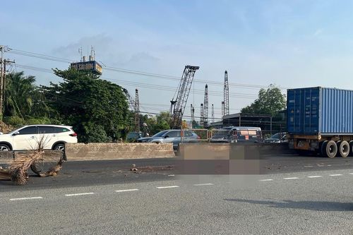 TP.HCM: Người đàn ông bị xe cán tử vong trên xa lộ Hà Nội