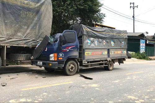 Xe tải đâm vào xe đầu kéo trên QL2 qua Tuyên Quang, một người tử vong tại chỗ