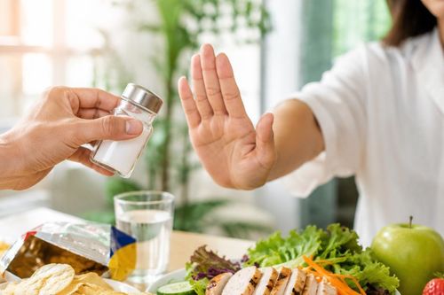 Nguy cơ từ tiêu thụ muối quá mức và chế độ ăn uống không lành mạnh