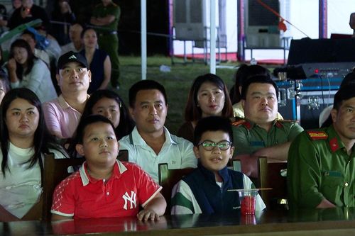 Sôi động đêm chiếu phim 'Tử chiến trên không' tại Vân Hồ, Sơn La