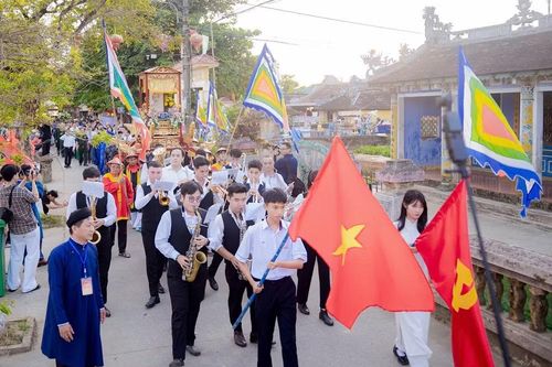 Dương Nỗ - Hành trình tháng Năm