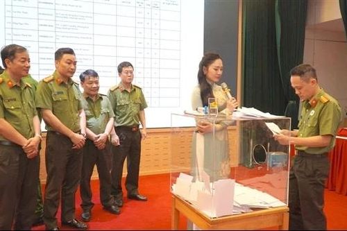 Bộ Công an lần đầu tiên tổ chức cho hơn 200 CBCS bốc thăm nhà ở xã hội