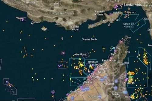 Iran cấp phép cho 30 tàu đi qua eo Hormuz trong một ngày