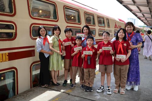 Chuyến tàu di sản tiếp nối phong trào 'Nghìn việc tốt'