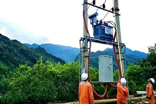 19 hộ dân khu tái định cư Láo Vàng có điện lưới quốc gia