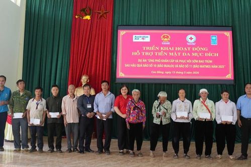 Hỗ trợ trên 2,6 tỷ đồng tiền mặt không điều kiện cho người dân bị ảnh hưởng bởi bão lũ tại xã Khánh Xuân và Huy Giáp