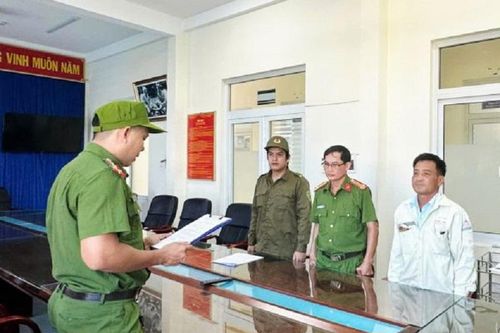Bắt gã đàn ông rượt đuổi, ném gạch vào mặt bé gái 12 tuổi ở Quảng Ngãi