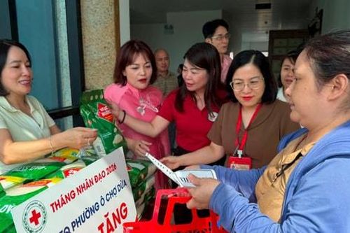 Lan tỏa nghĩa tình trong Tháng Nhân đạo năm 2026 tại phường Ô Chợ Dừa